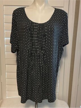 Candy Rain Plus Women's Plus-Size Floral Blouse in Gray and Cream